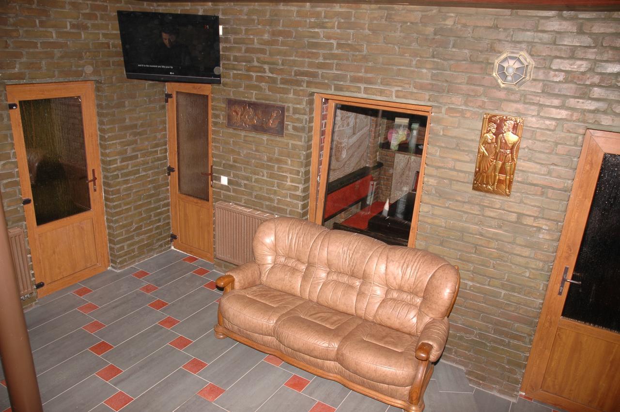 Guest House Lviv Bagian luar foto