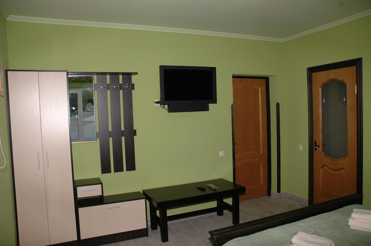 Guest House Lviv Bagian luar foto